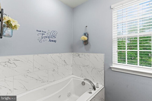 Building Photo - 2651 Glenriver Way