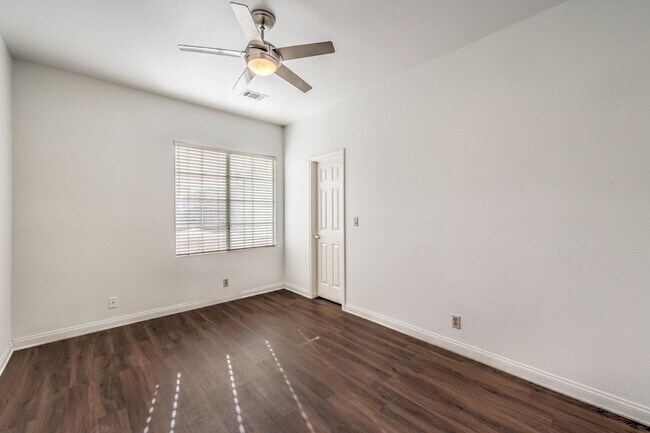 Building Photo - 3 Bed room Pool home in Desert Shores