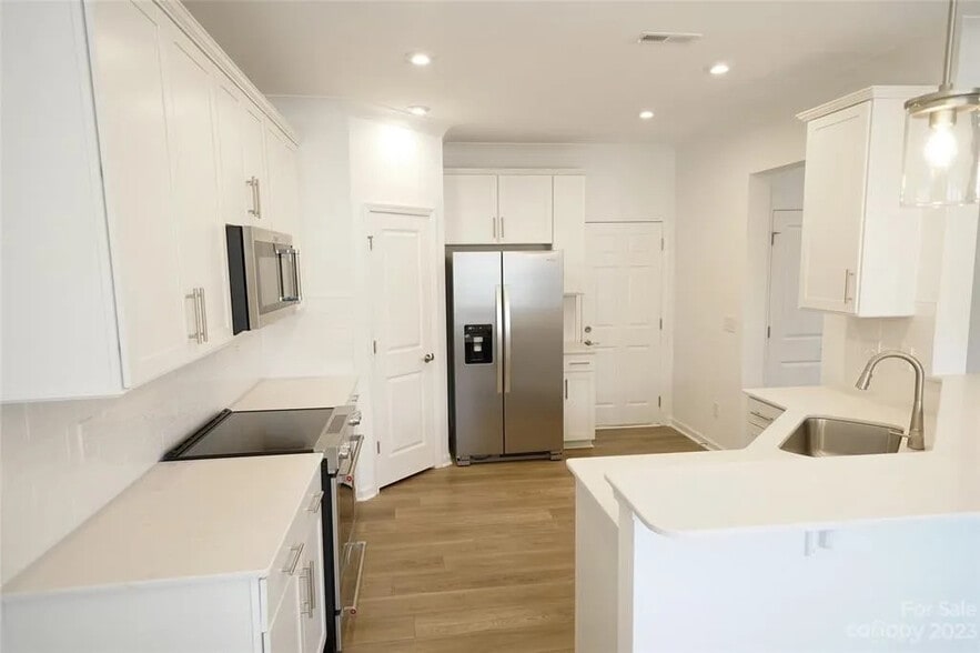 Building Photo - Room in Townhome on Lani Dr
