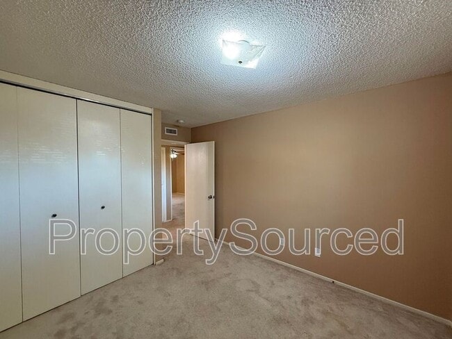 Building Photo - 320 E Granada Way