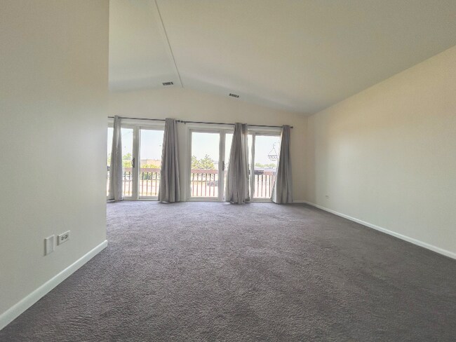 Building Photo - 5820 Wilshire Ct