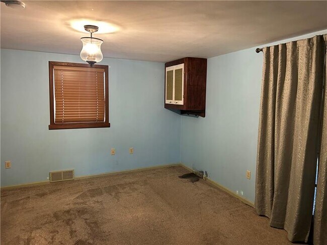 Building Photo - 414 Plum Ave