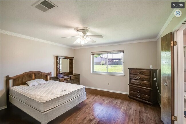 Building Photo - 2005 Magic Hill Dr