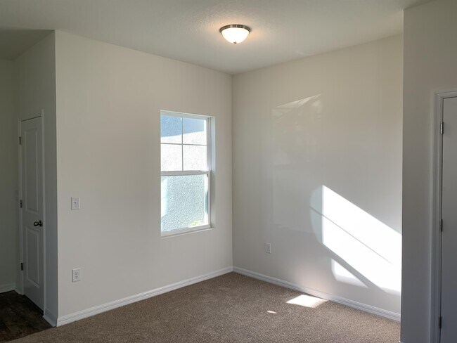 Building Photo - 3074 Neverland Dr