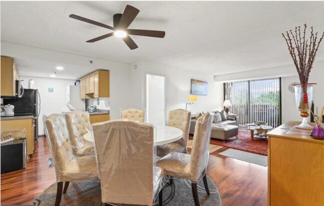 Building Photo - Bright And Spacious 2 Bed 2 Bath Condi With Balcony In Vibrant Highpointe