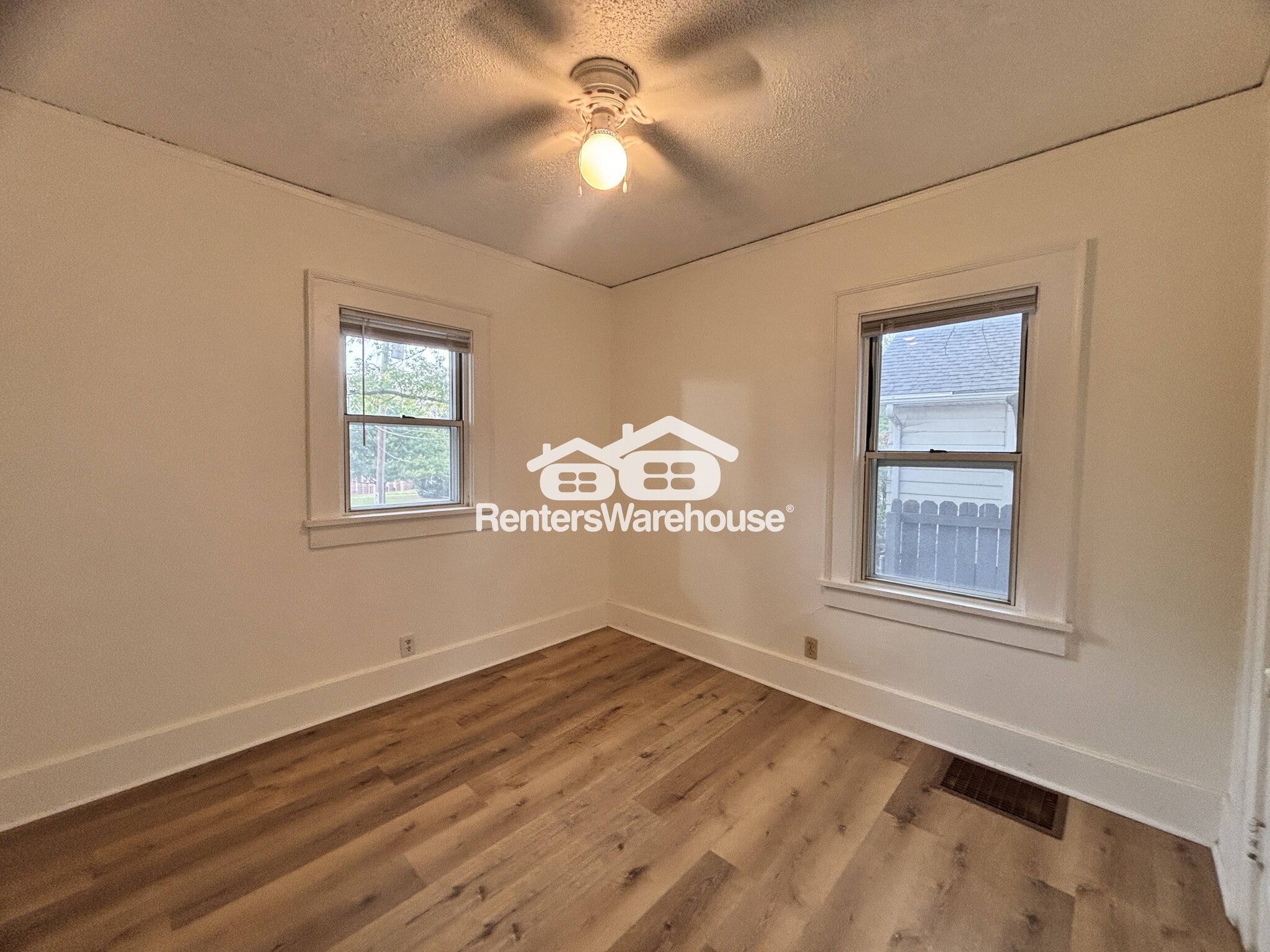 Building Photo - 1229 Merle Hay Rd