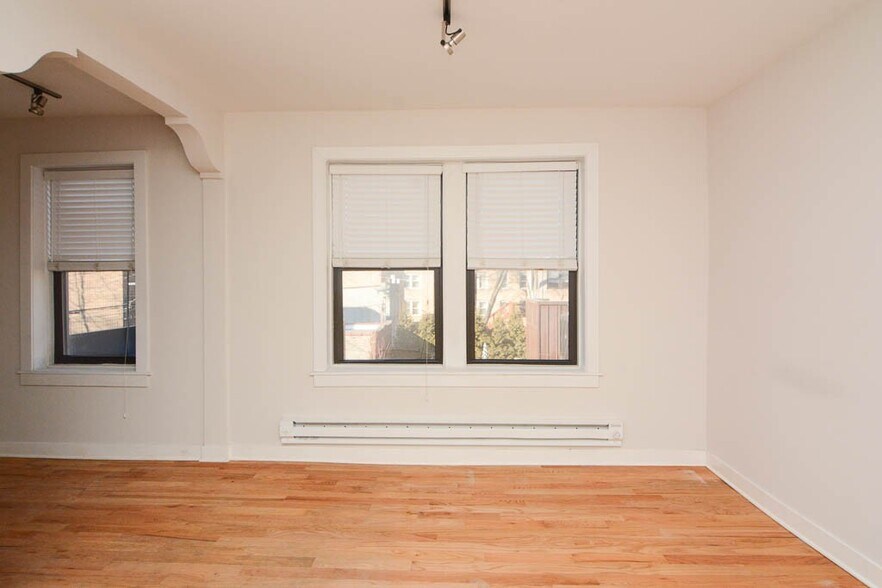 Building Photo - 2423 N Kedzie Blvd