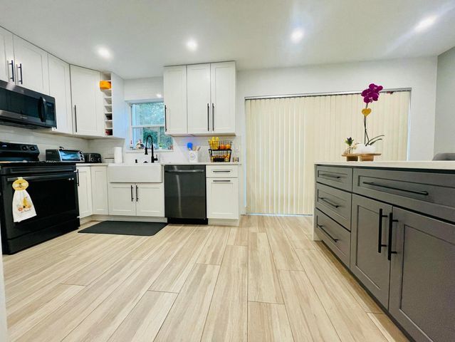 Building Photo - 4231 NW 1st Dr