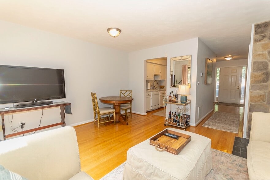 Building Photo - 2429 Avenham Ave SW