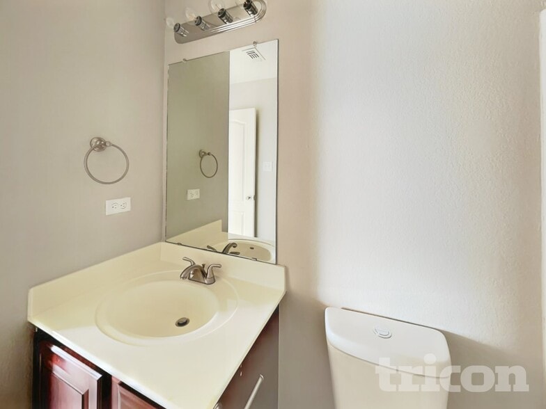 Building Photo - 2310 Cats Paw View