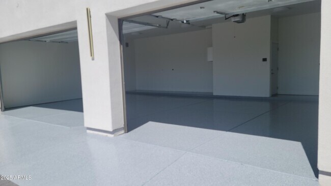 Building Photo - 13613 N 76th St