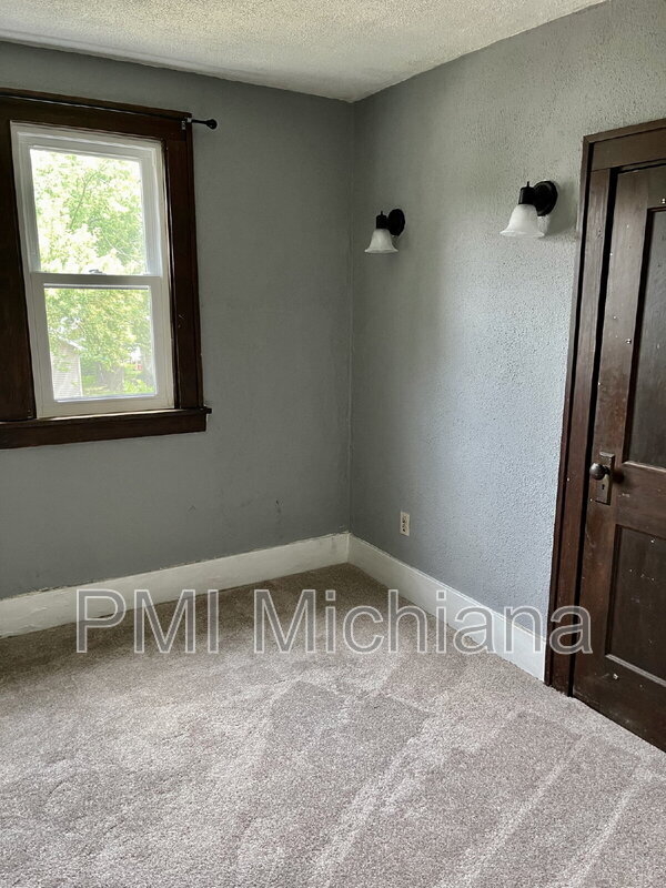 Building Photo - 1113 21st St