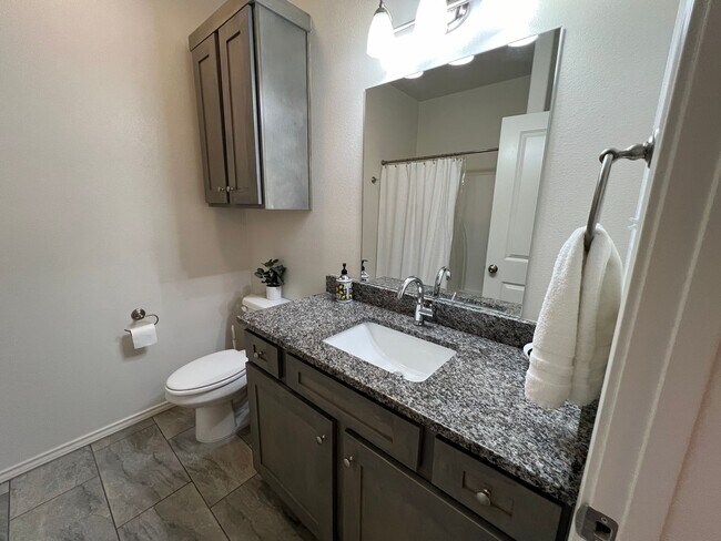 Building Photo - 2Bed/ 2Bath Available MAY- in Lubbock cooper ISD!