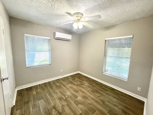 Building Photo - ADORABLE 2 BED WINTER PARK RENTAL HOME