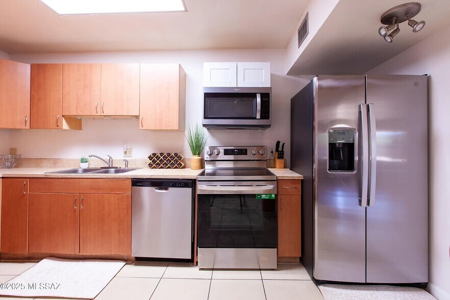 Kitchen - 2819 E 20th St