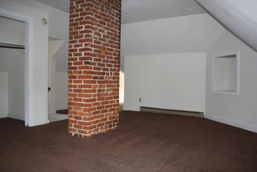 Building Photo - 503 E Smith Ave