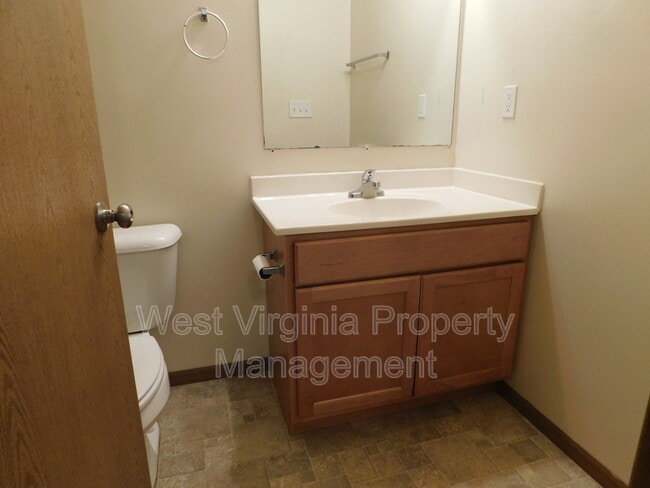 Building Photo - 210 Cardinal Wy