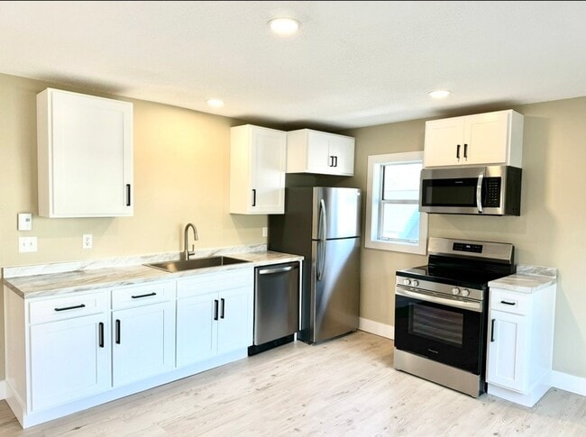 Building Photo - 21 Camp St