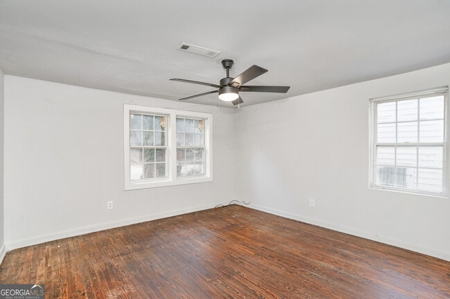 Building Photo - 215 Ollie St NW