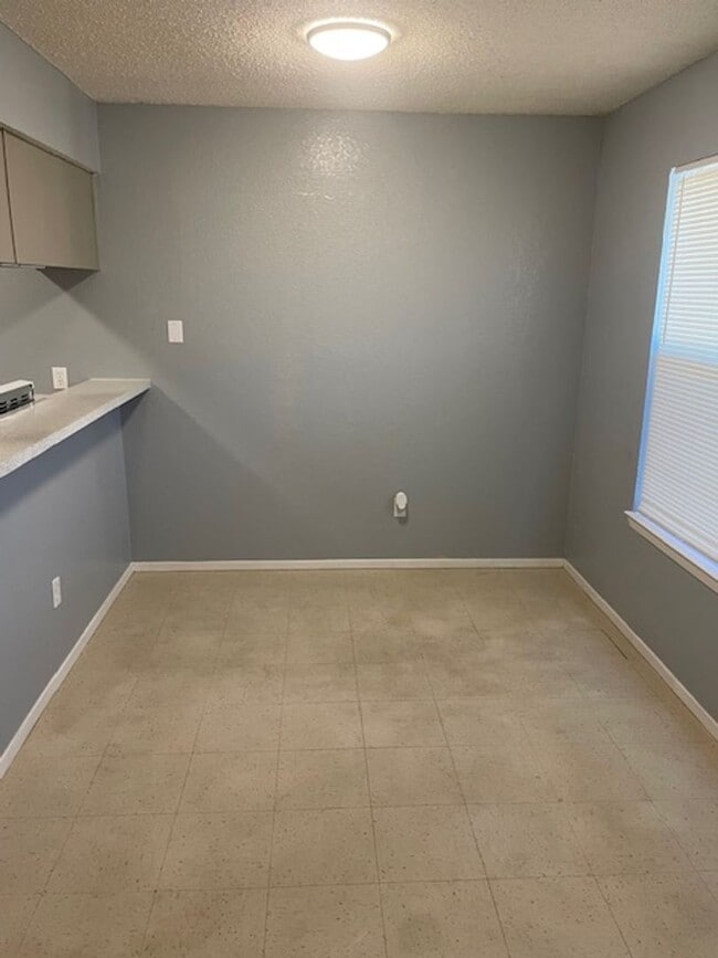 Building Photo - 3536 S Littlejohn Ave