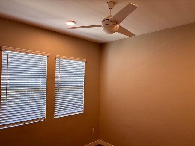 Building Photo - 2 Bed 2 Bath for Rent in Escondido