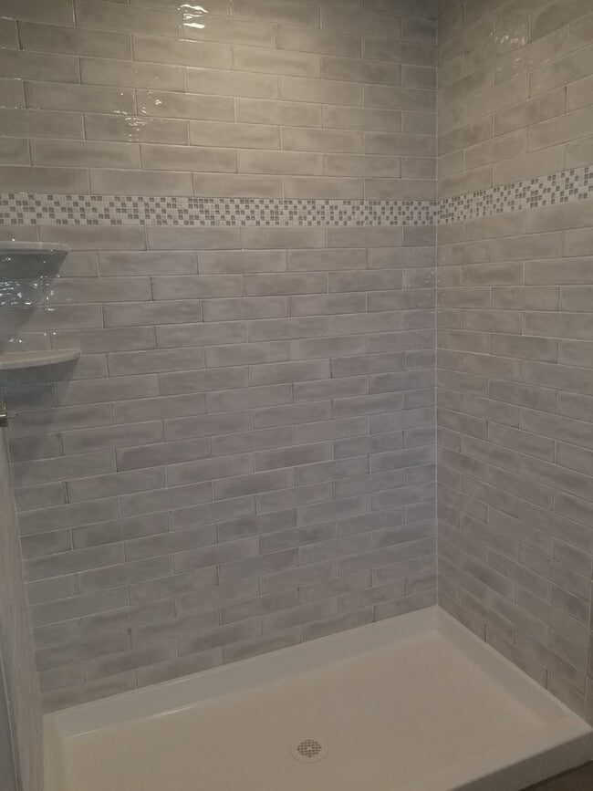 Shower Stall - 9 Main Rd