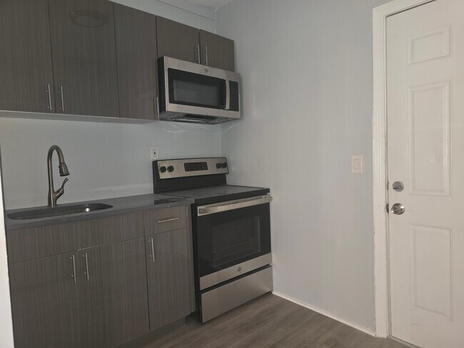 Primary Photo - 25 Whittier St