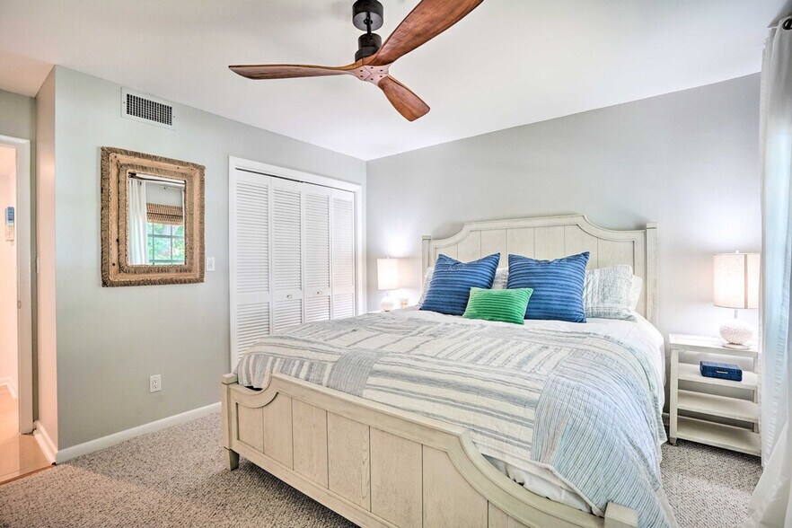 Building Photo - 215 Bobolink Way