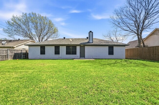 Building Photo - 416 Colonial Pl