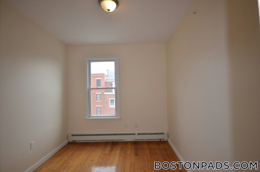 Building Photo - 16 Chelsea St