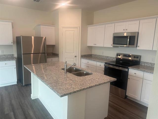 Building Photo - 2002 Prairie Ln