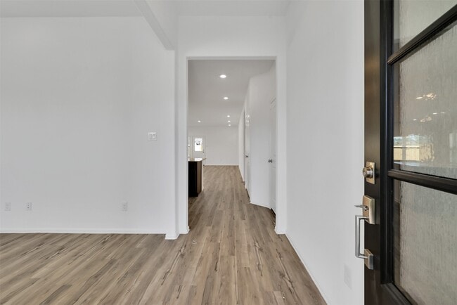 Building Photo - 3806 Rock Ledge Dr