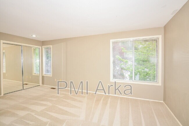 Building Photo - 24809 SE 37th Pl
