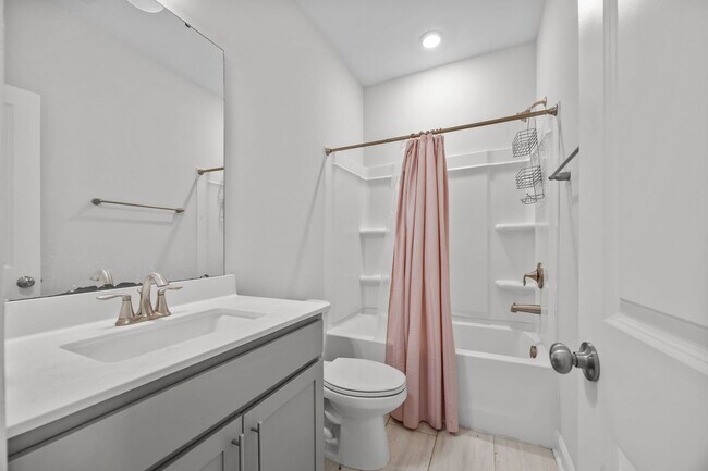 Building Photo - Modern 5-Bed, 4-Bath Family Home with Garage & Pool Access – Devon Square