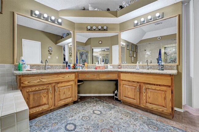 Building Photo - 13523 Pasa Robles Ln