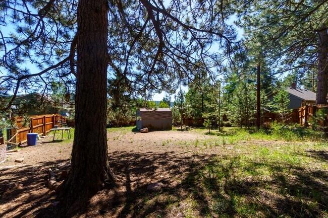 Building Photo - 2 bedroom charmer on W South for rent!