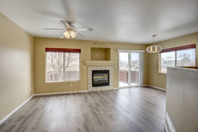 Building Photo - $ 2,295 - 3-Bed, 3-Bath Townhome with Mode...