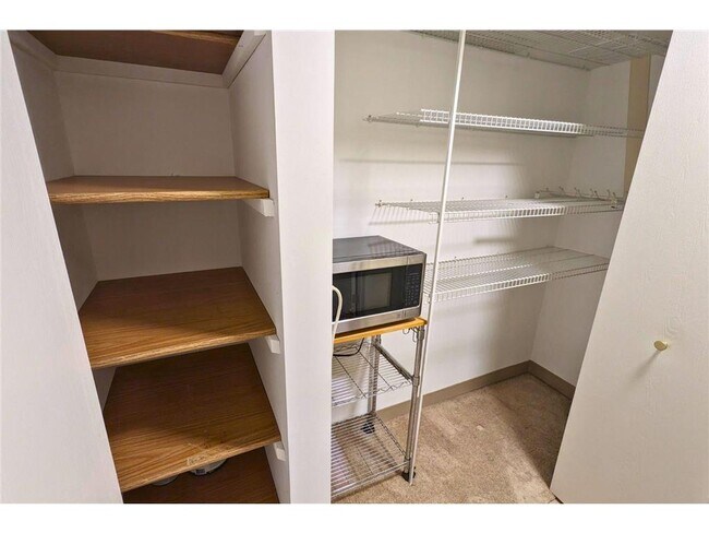 Building Photo - 6500 Woodlake Dr