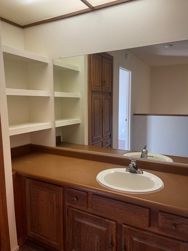 Building Photo - 750 Chorro St