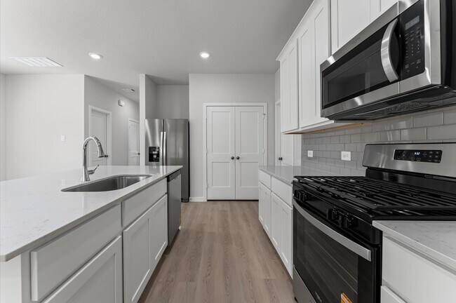 Building Photo - 259 Forest W St