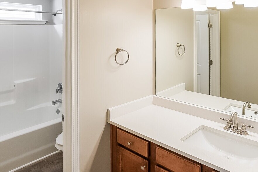 Building Photo - 119 Crescent Brook Crossing