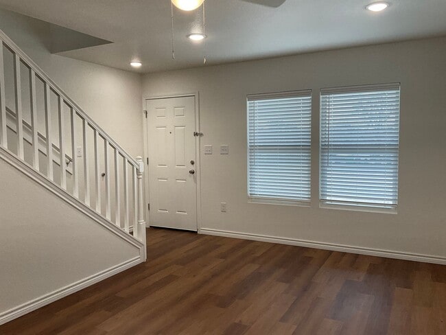 Building Photo - **Move in Special**Available Now!! Beautif...
