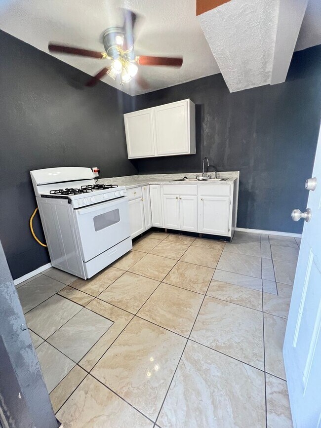 Building Photo - 1601 E Central Texas Expy