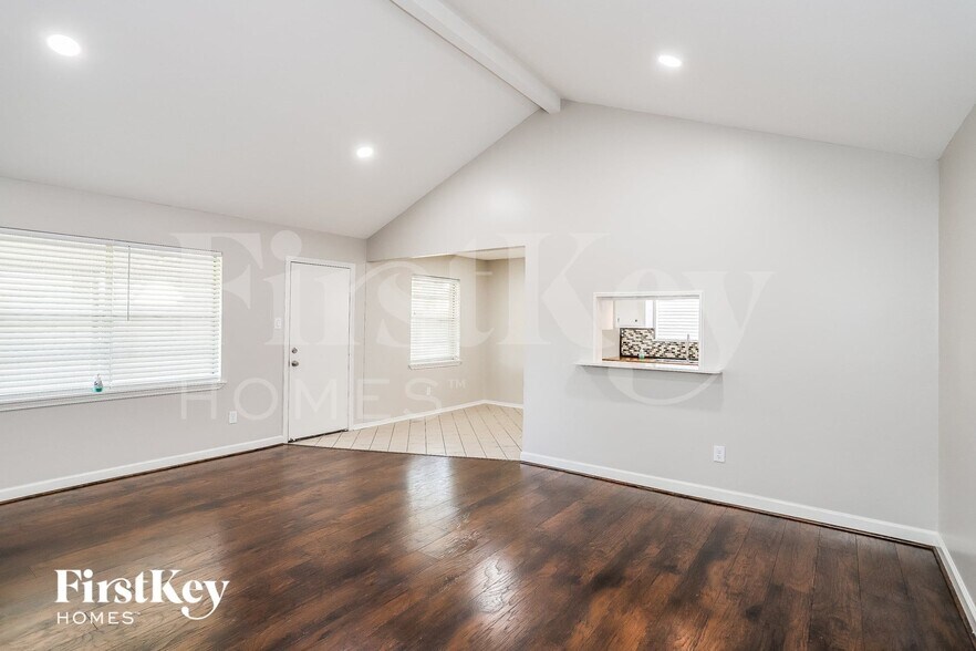 Building Photo - 13914 Duncannon Dr