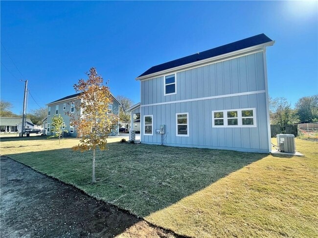 Building Photo - 506 Park St