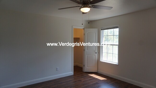 Building Photo - 9520 Prairieview Dr