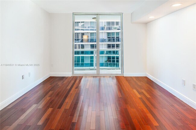 Building Photo - 1800 N Bayshore Dr