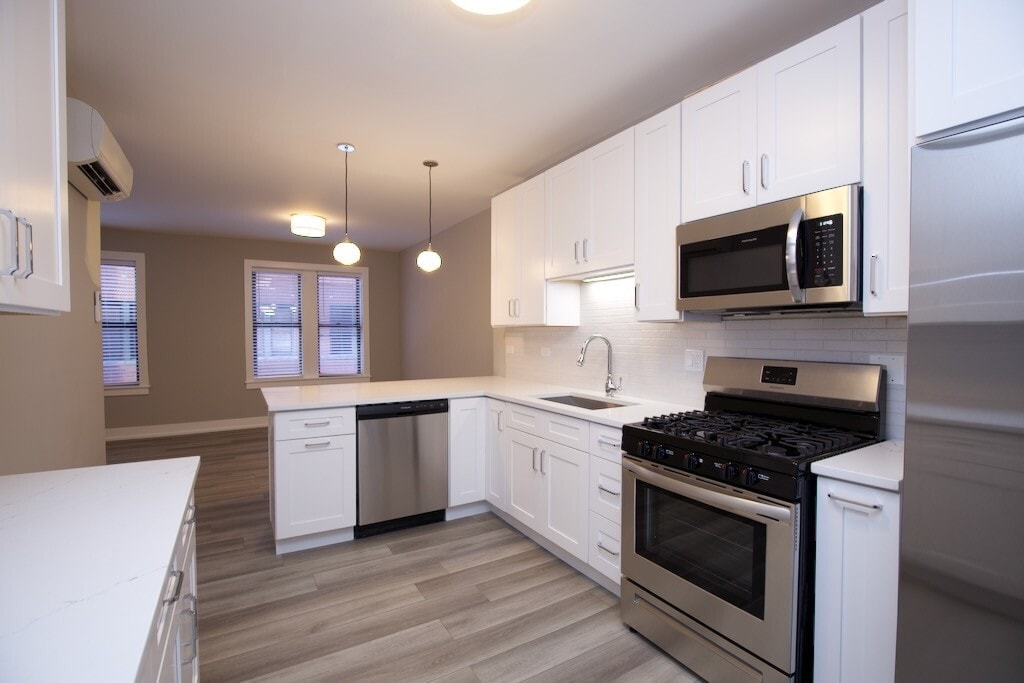 Building Photo - 3929 N Janssen Ave