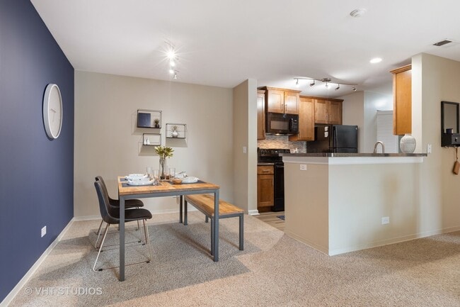 Building Photo - 99 Kensington Cir