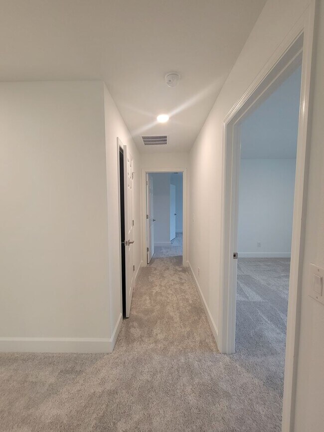 Building Photo - 5 Bedroom Brand New House with Innovative Technology near Winter Park